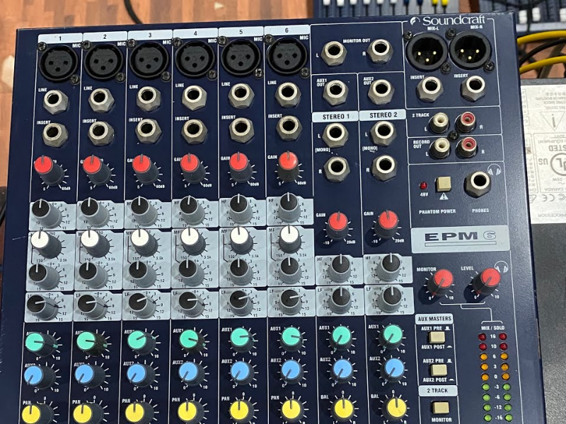 Mixer Soundcraft EPM 6