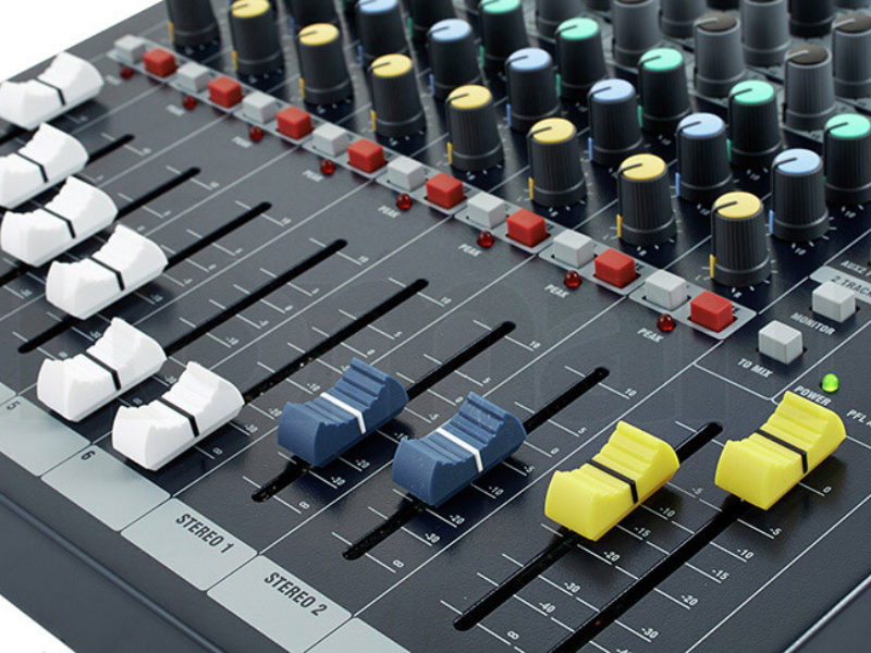 Mixer Soundcraft EPM 6