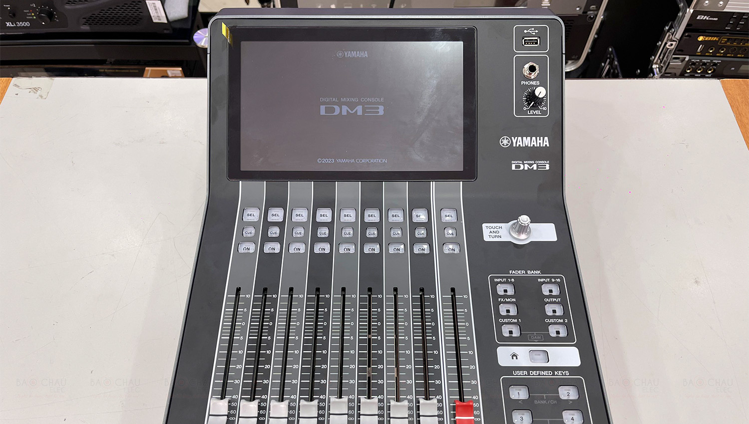 Bàn mixer Yamaha DM3 Standard