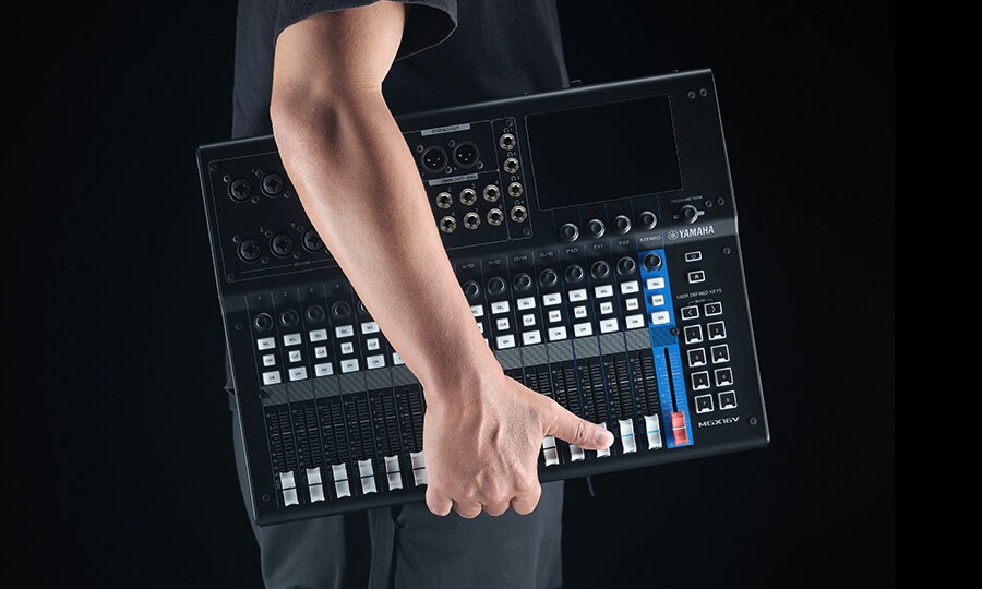 Mixer Yamaha MGX16
