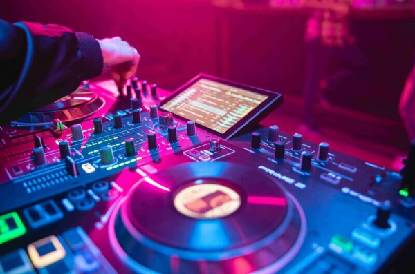 Học DJ cần chuẩn bị những gì và những lưu ý nên biết?