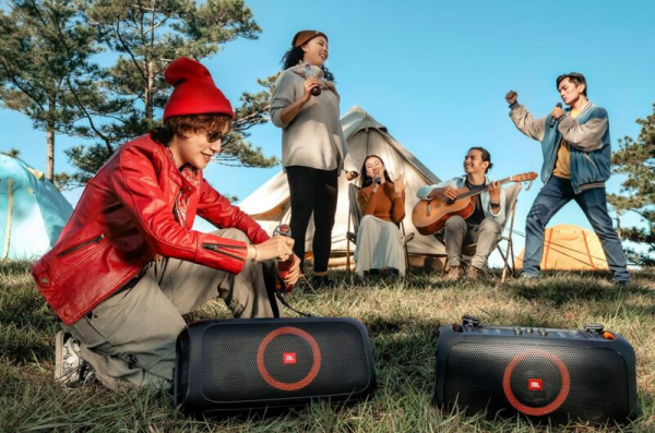 So sánh loa JBL Partybox On The Go và Boombox 3