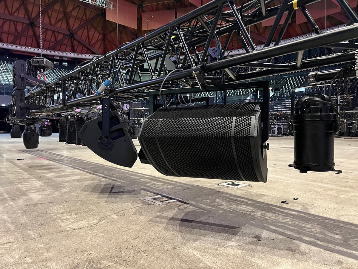 Lắp đặt cấu hình âm thanh dBTechnologies cho nhà thi đấu Unipol Arena tại Ý