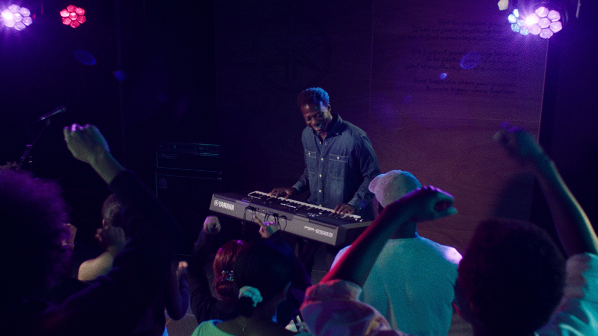 Đ&agrave;n Organ Yamaha PSR-E583