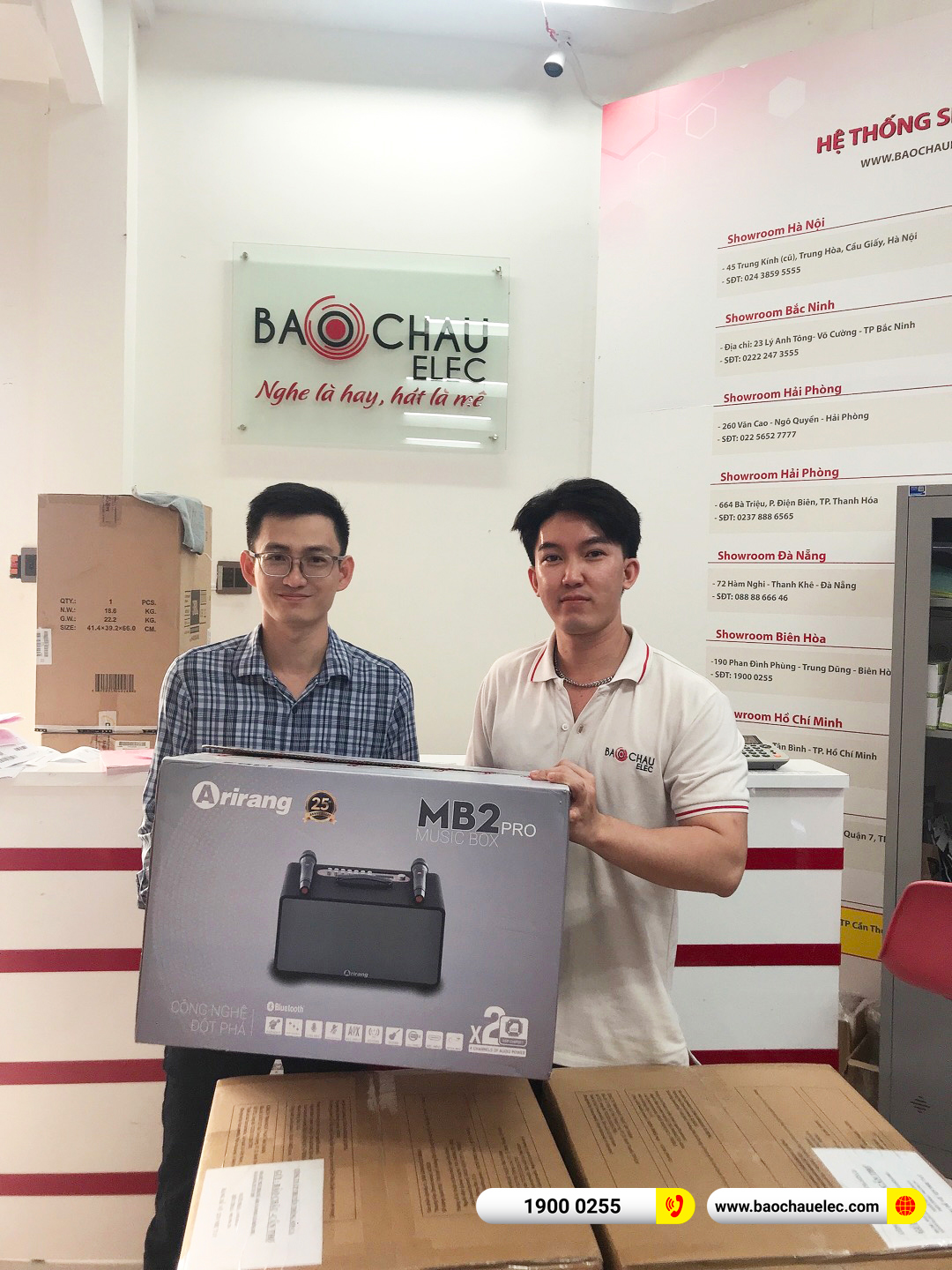 Khách hàng mua loa Arirang tại Bảo Châu Elec