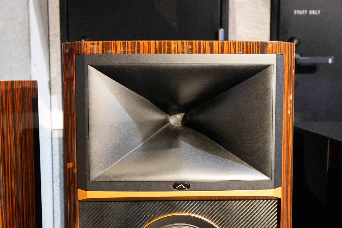 loa JBL Summit Pumori