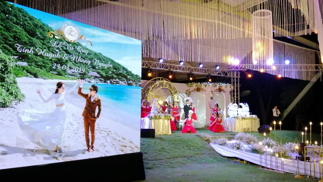 M&agrave;n H&igrave;nh LED đ&aacute;m cưới