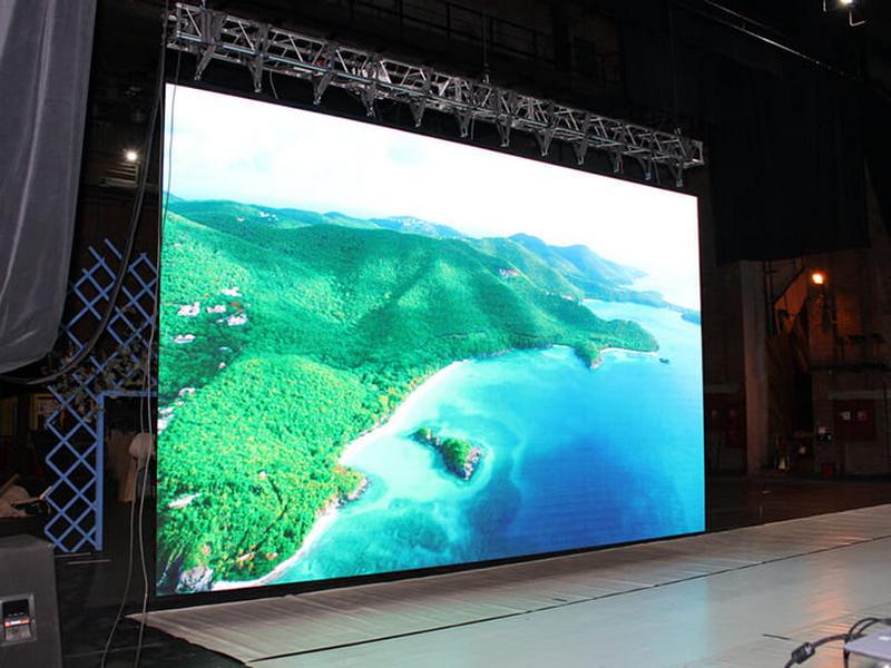 m&agrave;n h&igrave;nh LED trong nh&agrave;