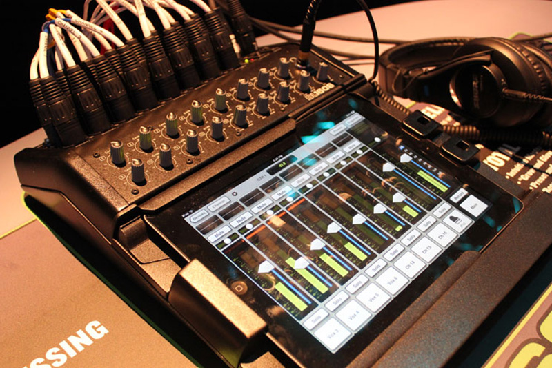 Mixer Mackie DL1608 Lightning