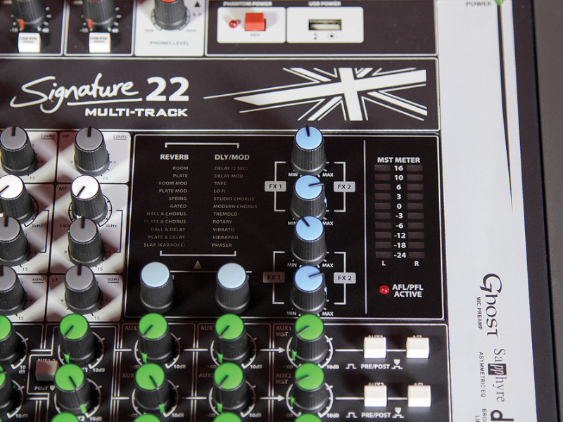 Mixer Soundcraft Signature 22