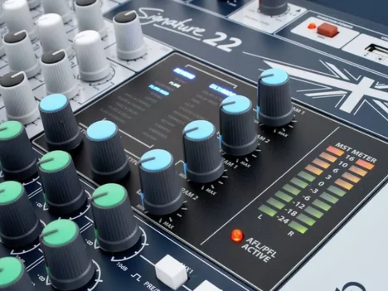 Mixer Soundcraft Signature 22