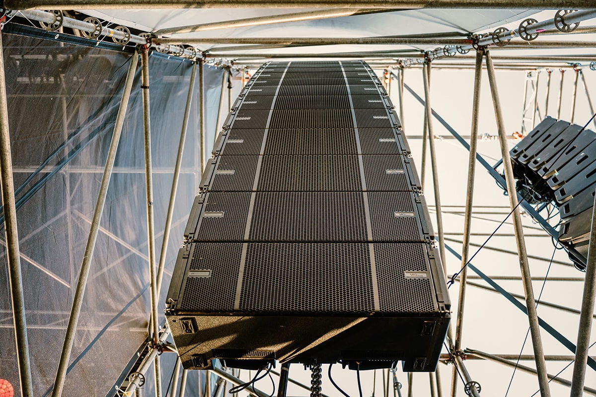 Loa Line Array Dbtechnologies Vio L1610 được lắp đặt