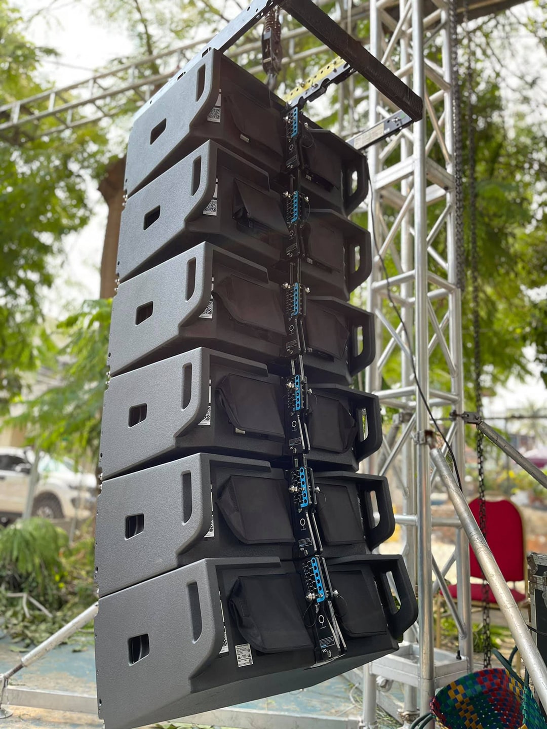 Loa Line Array Dbtechnologies Vio L1610 được lắp đặt