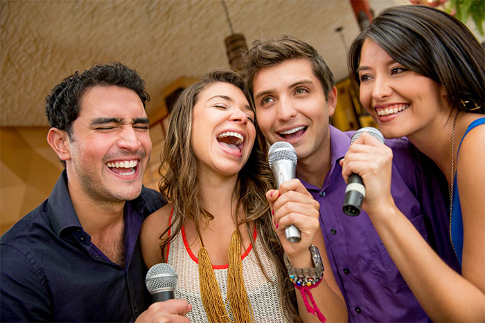 8 mẹo giúp bạn biết cách hát karaoke hay