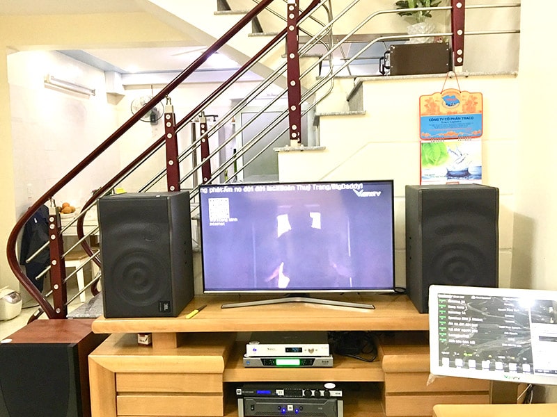 Loa karaoke JBL được lắp đặt trong hệ thống âm thanh 